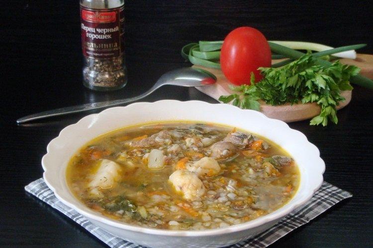 Суп с курицей, гречкой и клецками