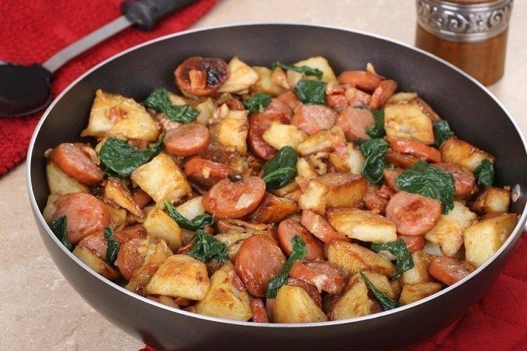 Жареная картошка с сосисками