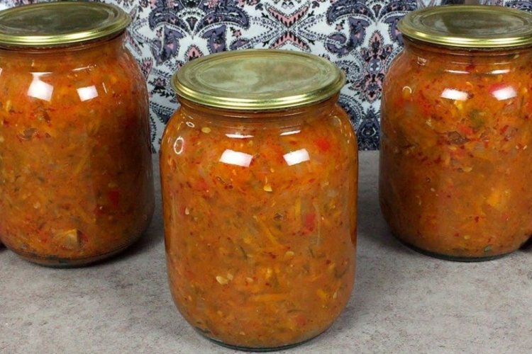 Пикантная икра из огурцов с корнем хрена и чесноком